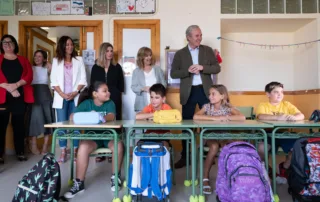 El presidente de Aragón y la consejera de Educación inauguran el curso escolar en el colegio Pintor Pradilla de Villanueva de Gállego.