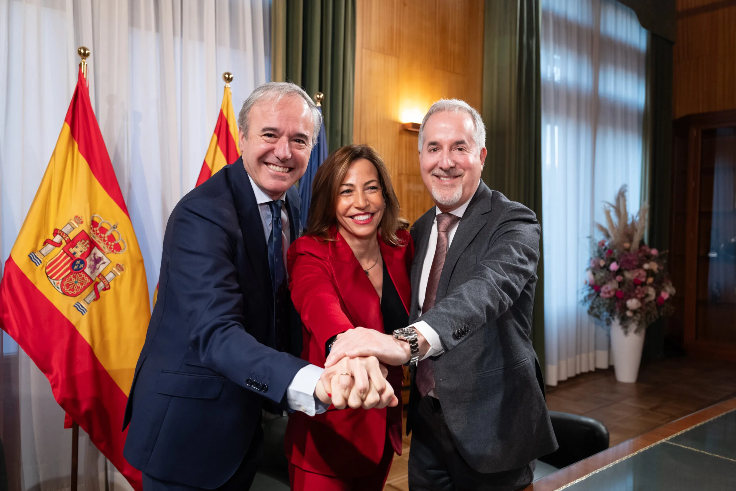 Constitución de la sociedad de la Nueva Romareda El presidente de Aragón, la alcaldesa de Zaragoza y el presidente del Real Zaragoza celebran la constitución de la sociedad para la Nueva Romareda.