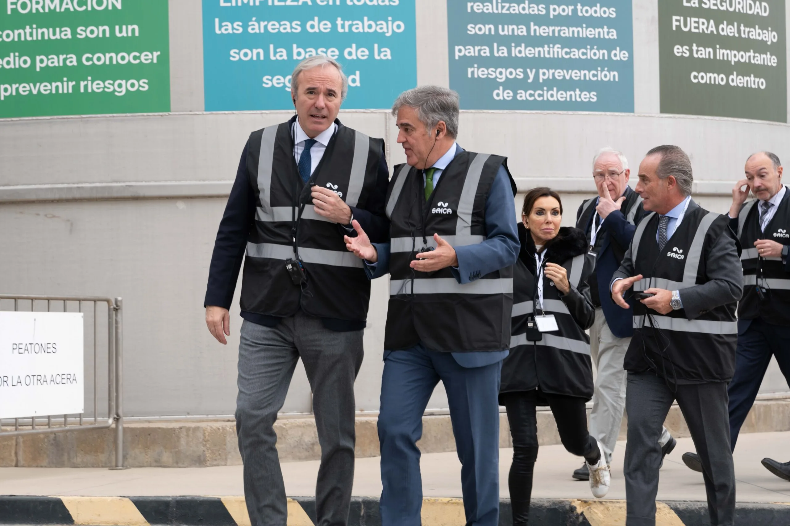 Visita institucional a la planta de Saica en Zaragoza El presidente de Aragón visita la planta de Saica en Zaragoza para conocer la inversión destinada a descarbonizar la fabricación de papel reciclado.