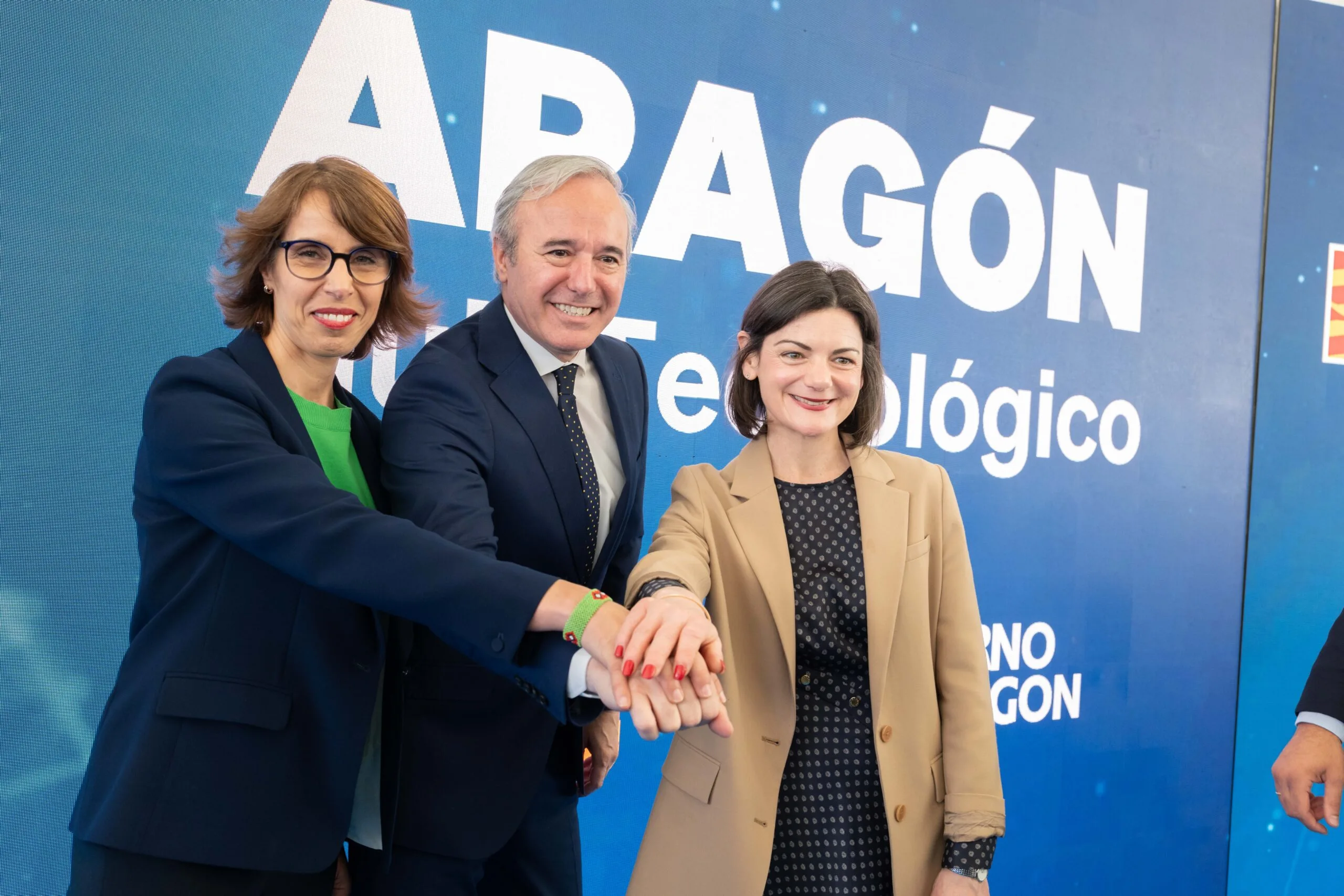 Presentación de la inversión de Amazon en Aragón El presidente de Aragón junto a directivas de Amazon Web Services en la presentación de la gran inversión de centros de datos en la Comunidad.