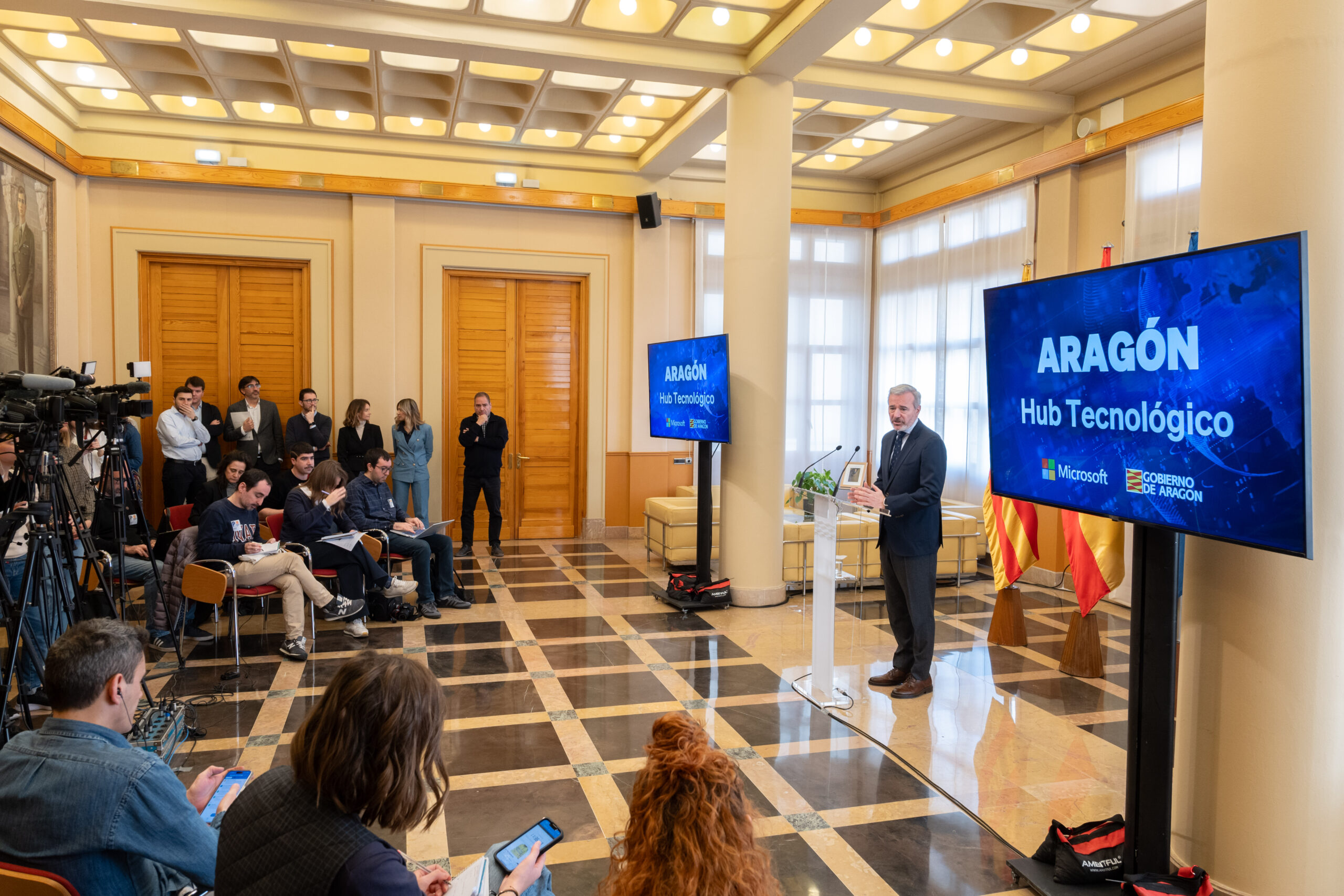 Presentación de la inversión de Microsoft en Aragón El presidente de Aragón presenta la nueva inversión de Microsoft en la Comunidad, en un acto institucional ante medios y asistentes.