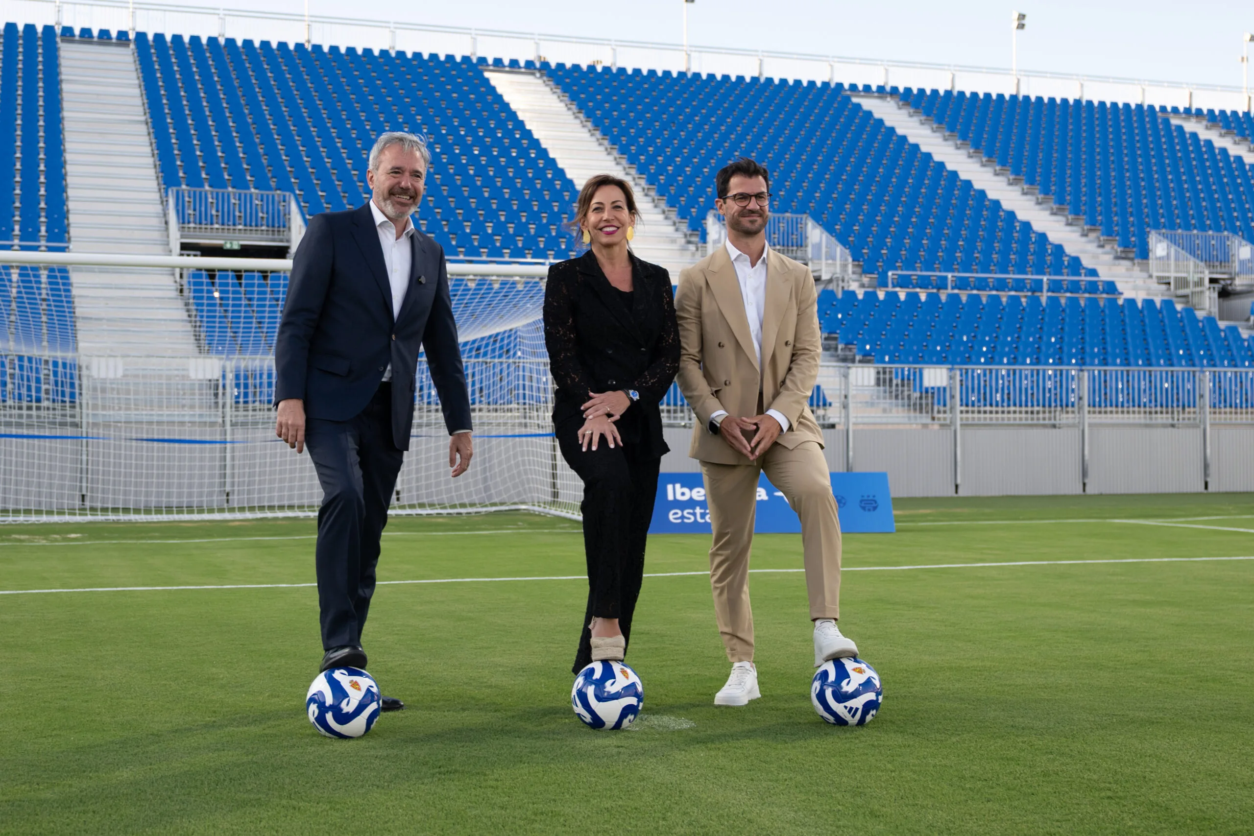 Autoridades aragonesas en la inauguración del proyecto en Zaragoza Inauguración con el presidente de Aragón, la alcaldesa de Zaragoza y el director general del Real Zaragoza